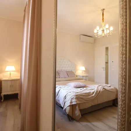 In Chic - No Ztl, Free Parking, Priv Bath, Old 550m