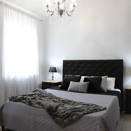 بيت ضيافة In Chic - No Ztl, Free Parking, Priv Bath, Old 550m 3*