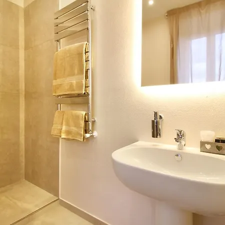 Penzion In Chic - No Ztl - Free Parking - Old At 10min By Walk Lucca